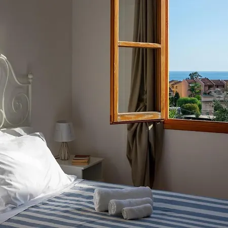 Holiday home Sunhome Sea View And Direct Access