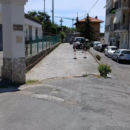 Sunhome Sea View And Direct Access 度假居 *